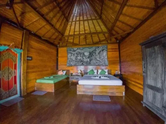 Wooden Double room with lake view
