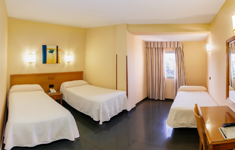 Triple room