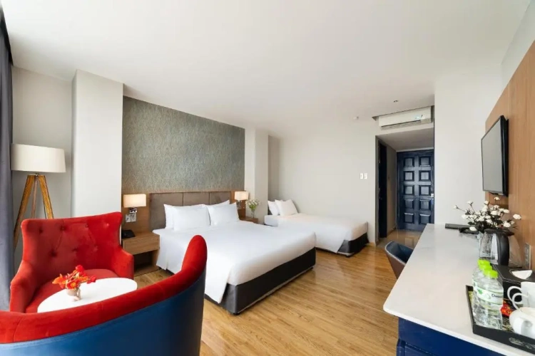 Standard Triple room with view