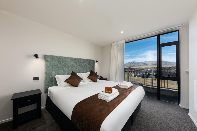 2 Bedrooms Accessible Suite with lake view