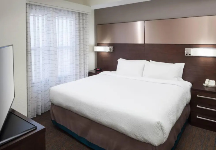 1 Bedroom Larger Suite