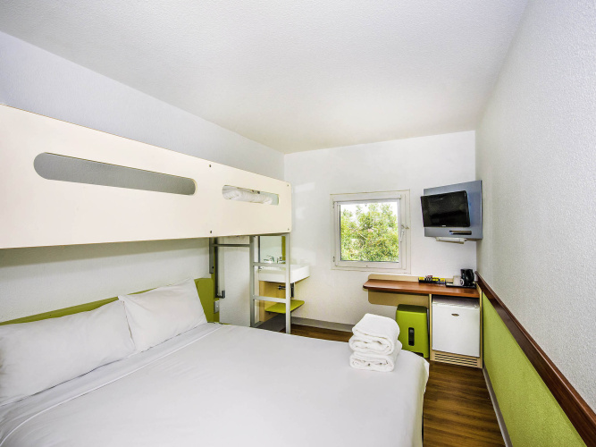Standard Triple room