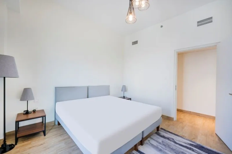 3 Bedrooms Apartment