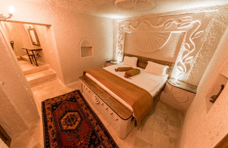 Cave Double Suite cave room