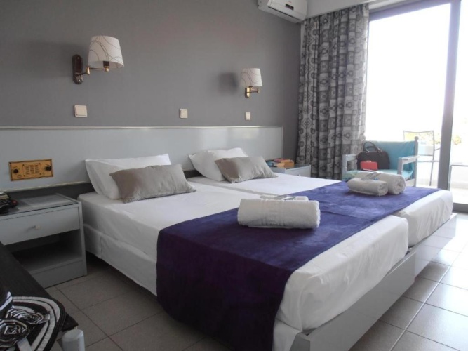 Standard Twin room with balcony