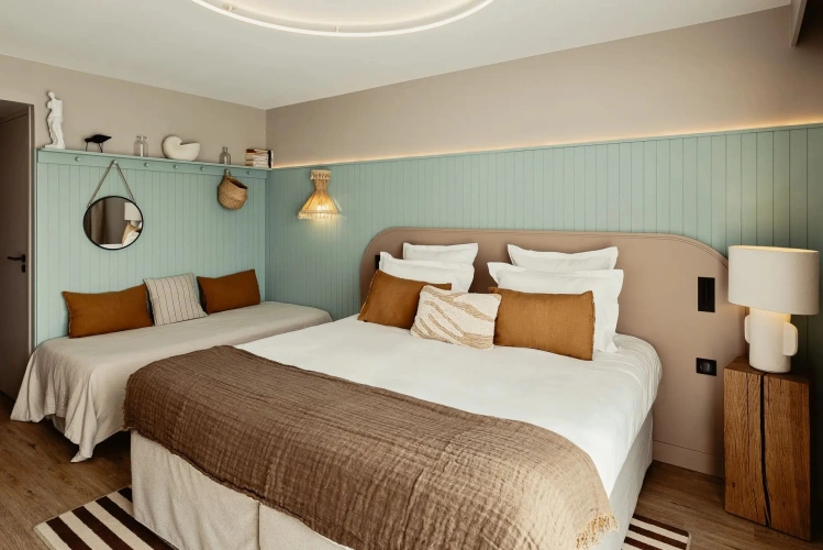 Garden Level Triple room with partial sea view