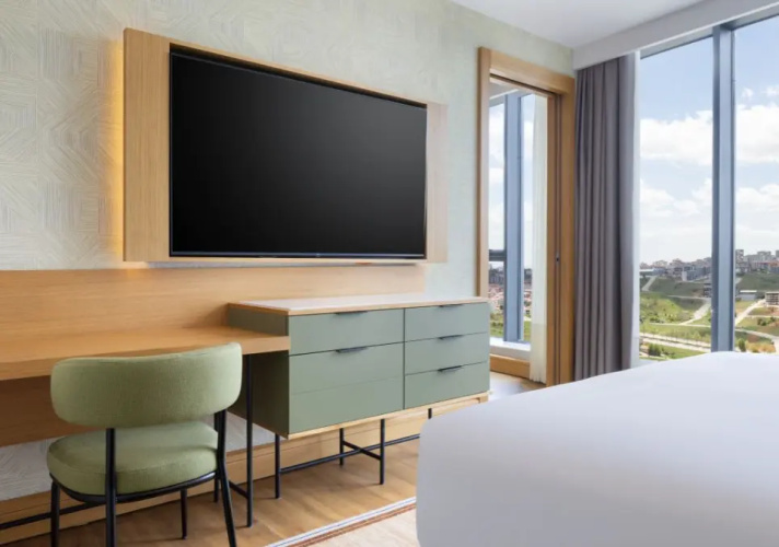 1 Bedroom Corner Double Suite with city view