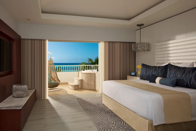 Presidential Preferred Club Double Suite oceanfront