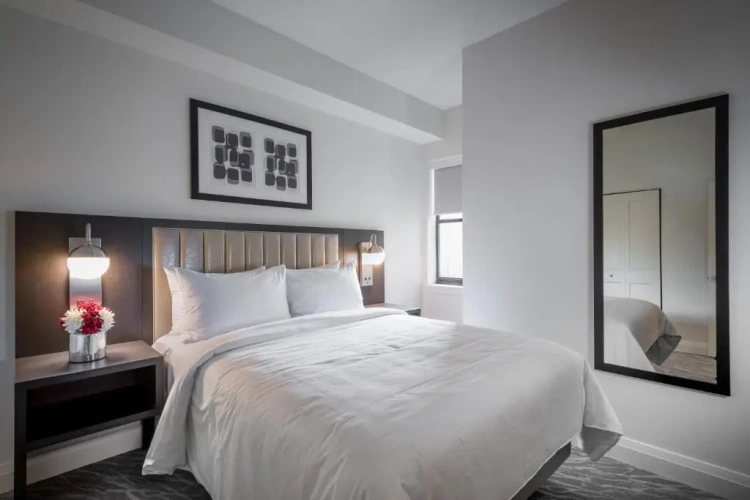 3 Bedrooms Superior View Three Bath Grove Condo