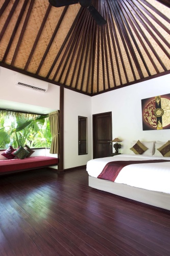 Balinese Luxury Row 2 Bungalow beachfront
