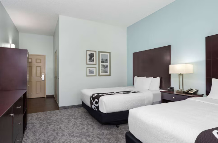 Accessible Twin room with view
