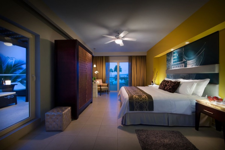 2 Bedrooms Rock Suite with ocean view