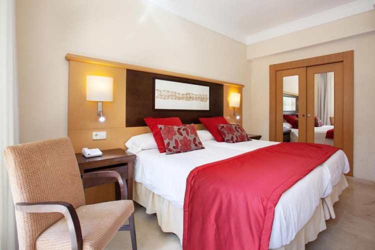 Twin room with sea view