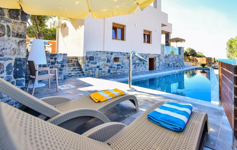 4 Bedrooms Panorama with Private Pool Villa seafront