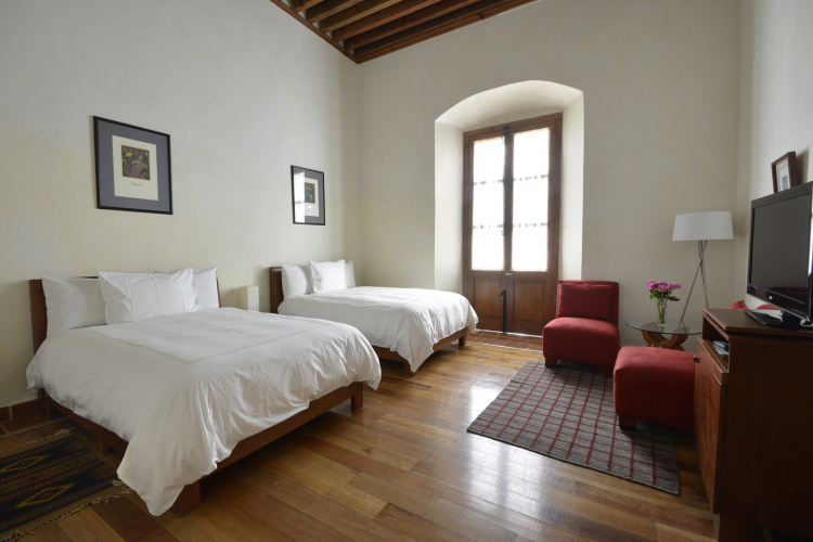 Hummingbird Twin Junior Suite