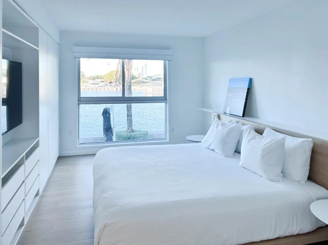 2 Bedrooms Deluxe Apartment with water view