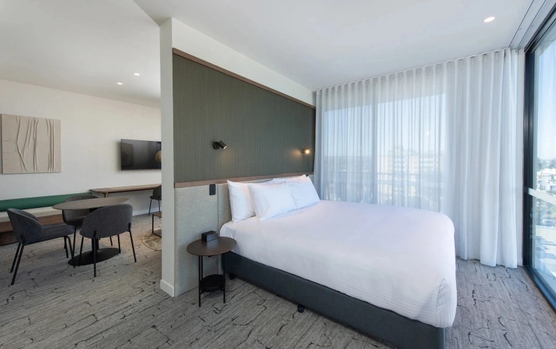 Deluxe Double room Moseley Square view