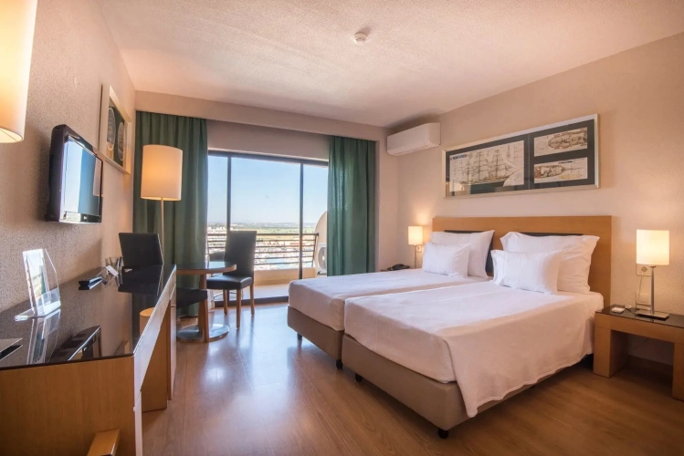 Standard Twin room with sea view