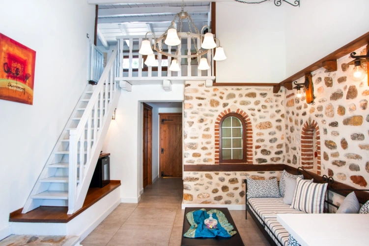 Front Pool Maisonette