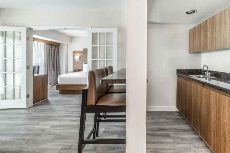 Atrium Inn Vancouver photo 8
