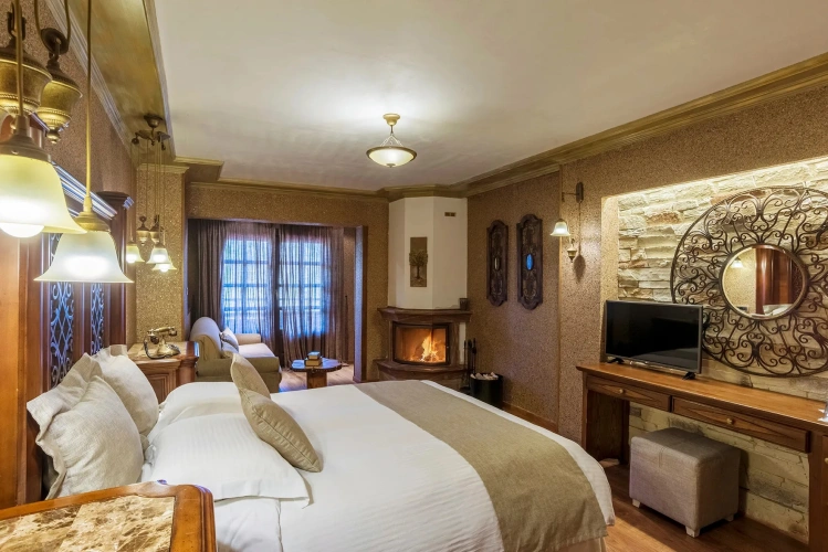 Deluxe Family room with balcony and with mountain view