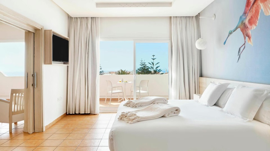Twin Suite with pool view