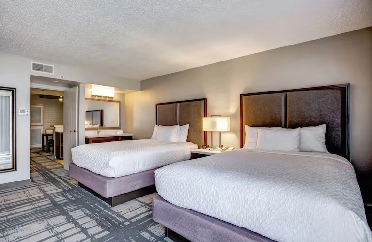 1 Bedroom Accessible Twin Suite