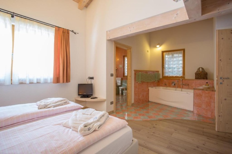 Abete Quadruple Family Suite
