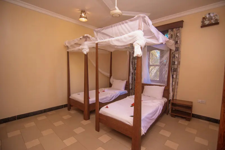 Budget Double Room in Sharing Apartment