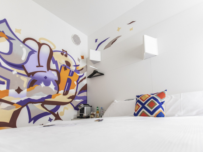 Standard Double room with city view