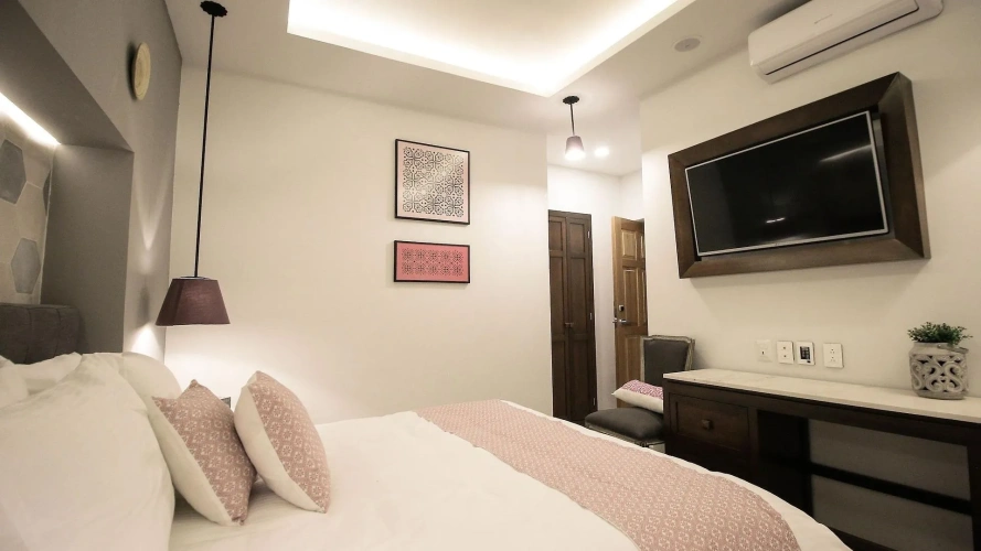 Standard (no window) Double Suite