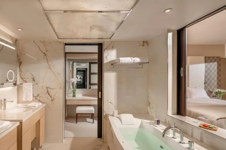 Four Seasons Hotel photo 24