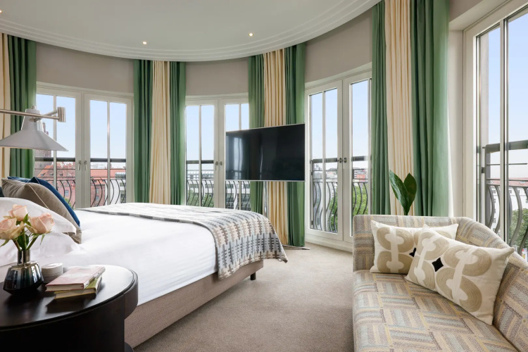 Signature Double Suite with panoramic view