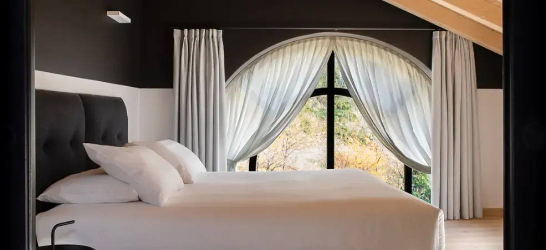 Black & White Double Suite