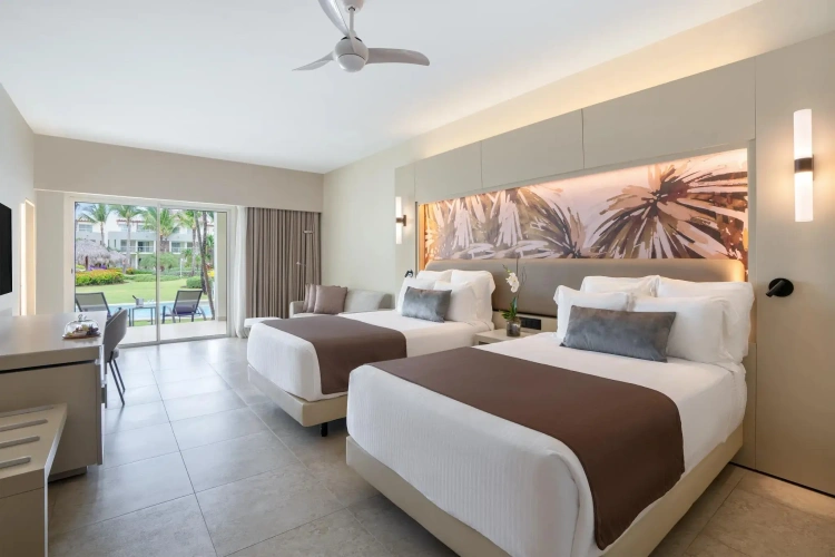 Allure Double Swim Up Junior Suite