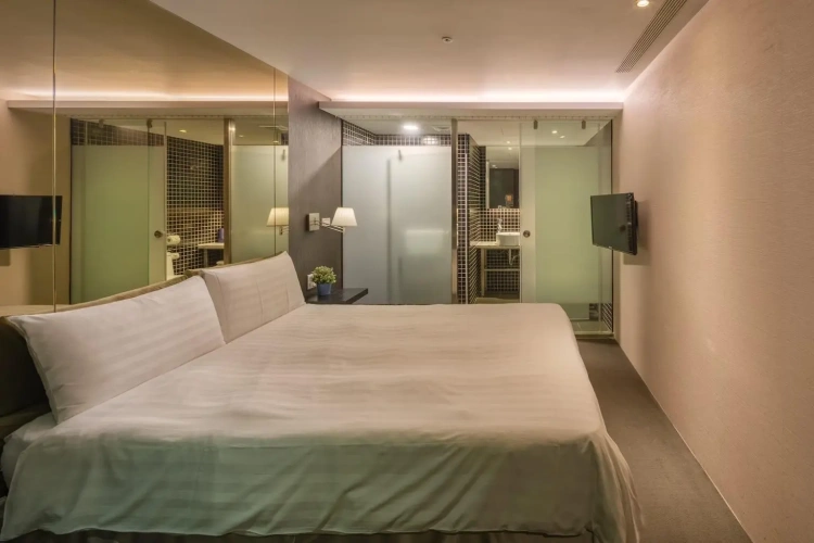 Finders Windowless Double room