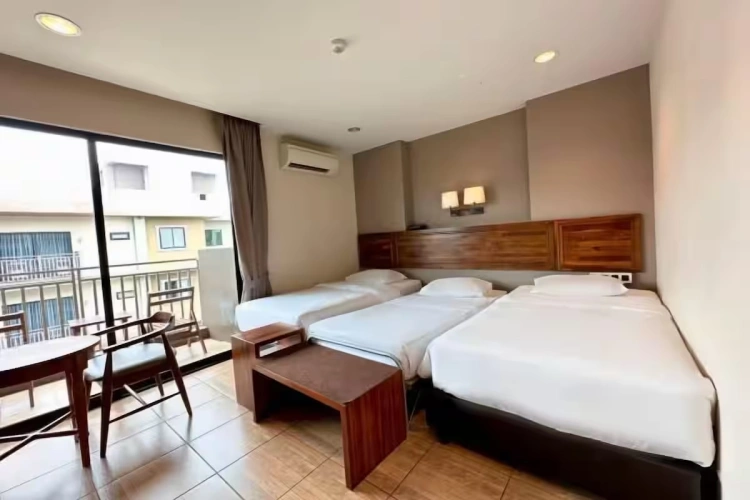 Triple room with balcony