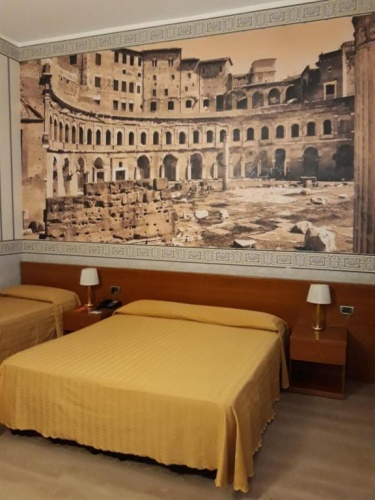 Standard Triple room
