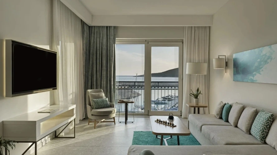 Deluxe Grand Corner Quadruple Suite with sea view