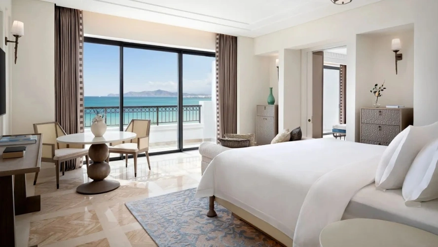Royal Signature Suite with balcony and Seafront