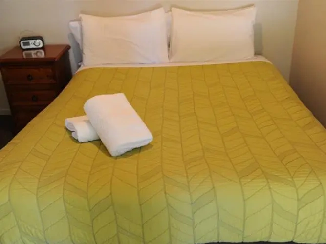 Quadruple Park Motel
