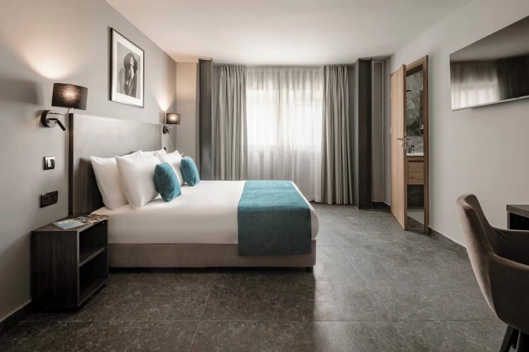 Deluxe Double room with city view