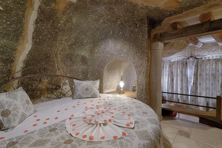 Honeymoon Cave Suite