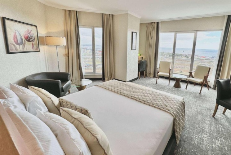 Executive Double room with sea and city view
