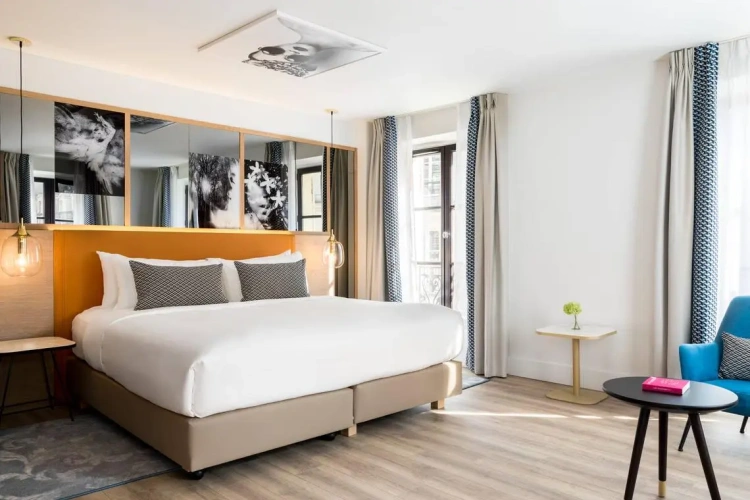 Parisian Corner Double Suite