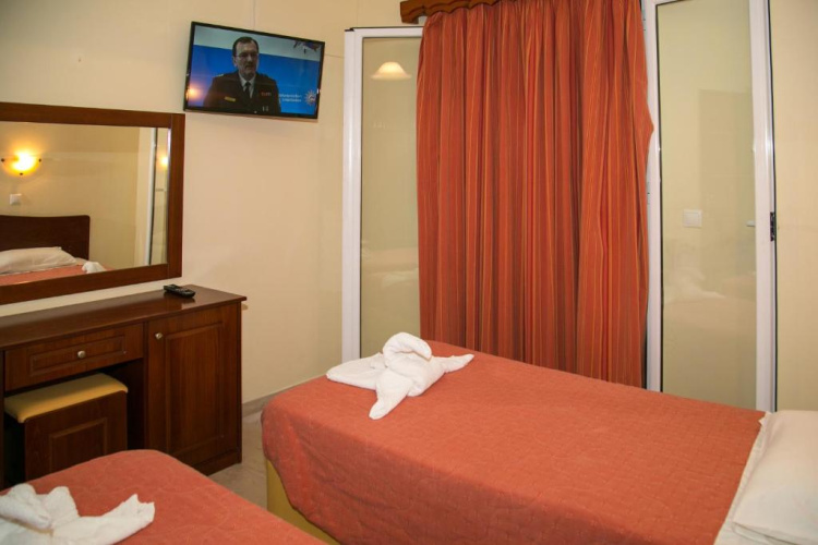 Kouros Apartments & Studios