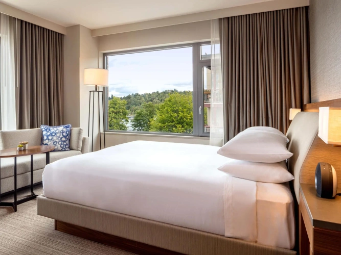 Corner Double room with lake view