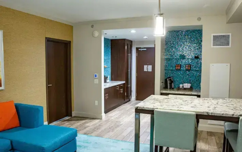 Signature Double Suite
