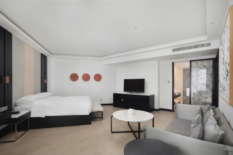 2 Bedrooms Deluxe Quadruple Suite with pool view