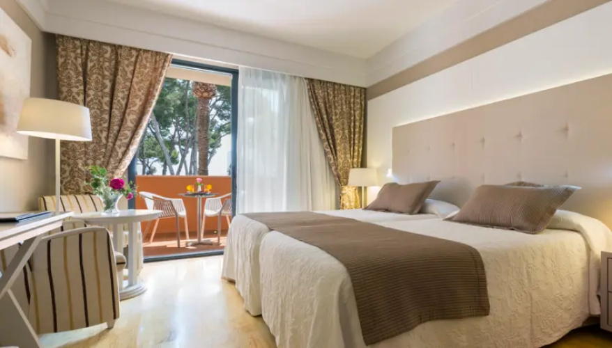 Standard Twin room